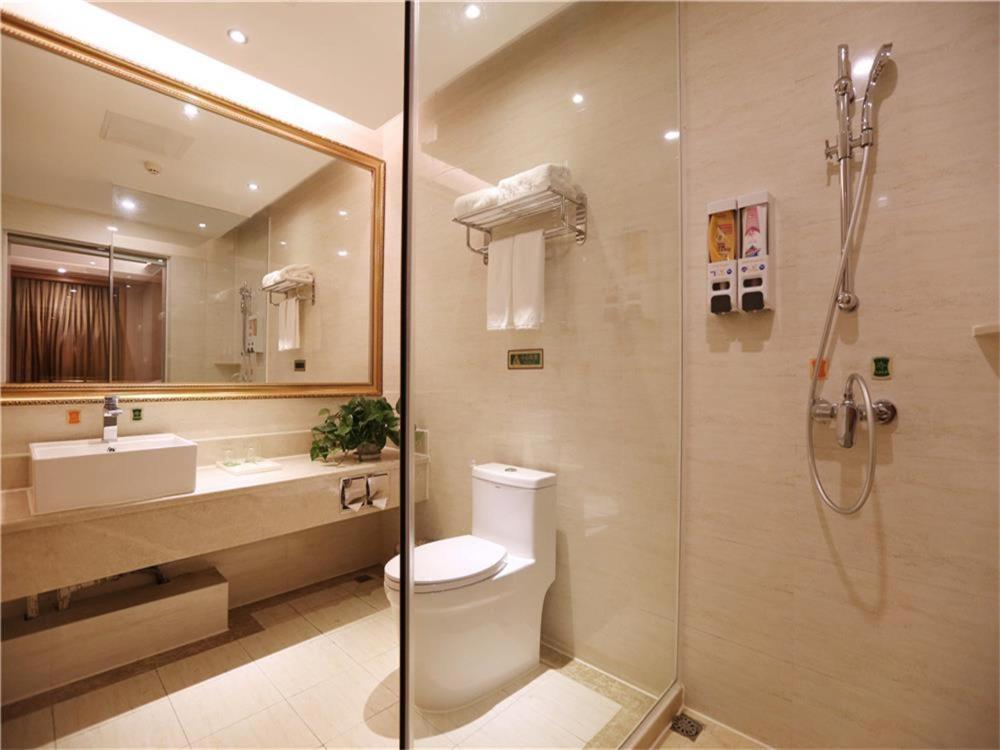 Vienna International Hotel Yantai Changjiang Road Xingyi Square Branch エクステリア 写真