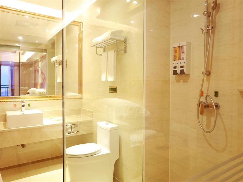 Vienna International Hotel Yantai Changjiang Road Xingyi Square Branch エクステリア 写真