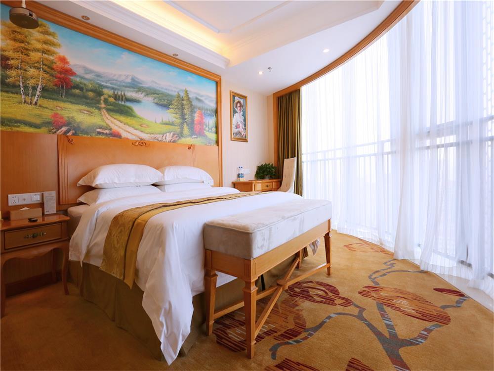 Vienna International Hotel Yantai Changjiang Road Xingyi Square Branch エクステリア 写真