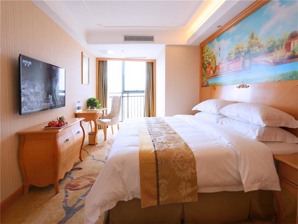Vienna International Hotel Yantai Changjiang Road Xingyi Square Branch エクステリア 写真